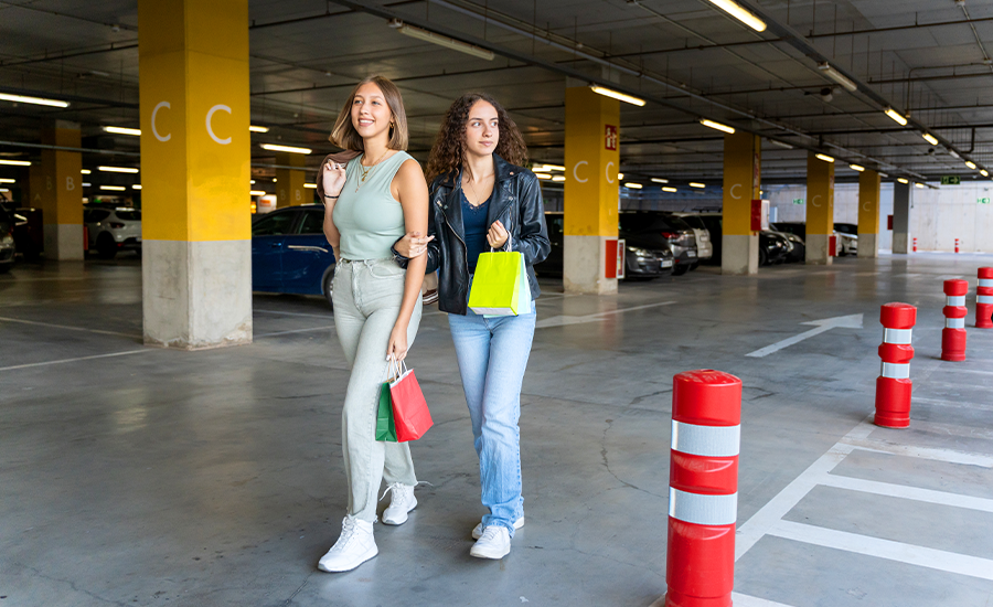Long-term parking comparison showing pre-booking and walk-in options at Dublin Airport for travellers.